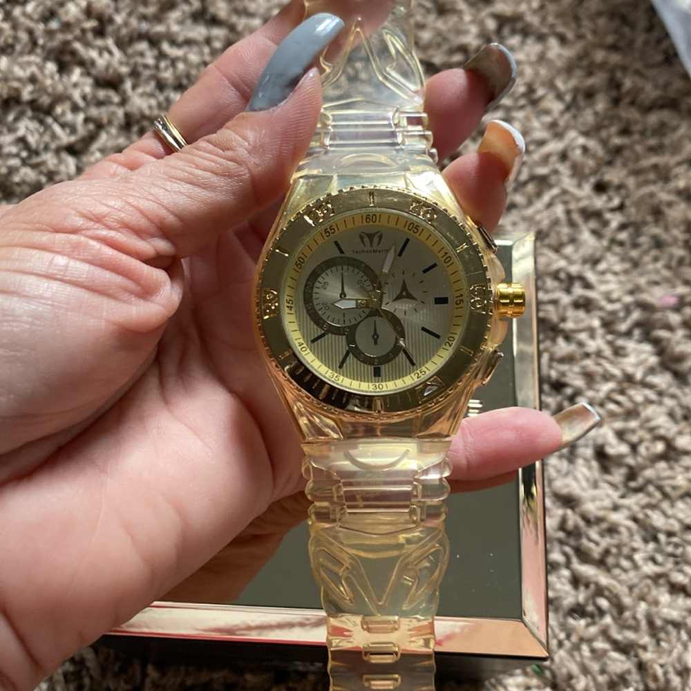 Watch - Picture 2 of 3